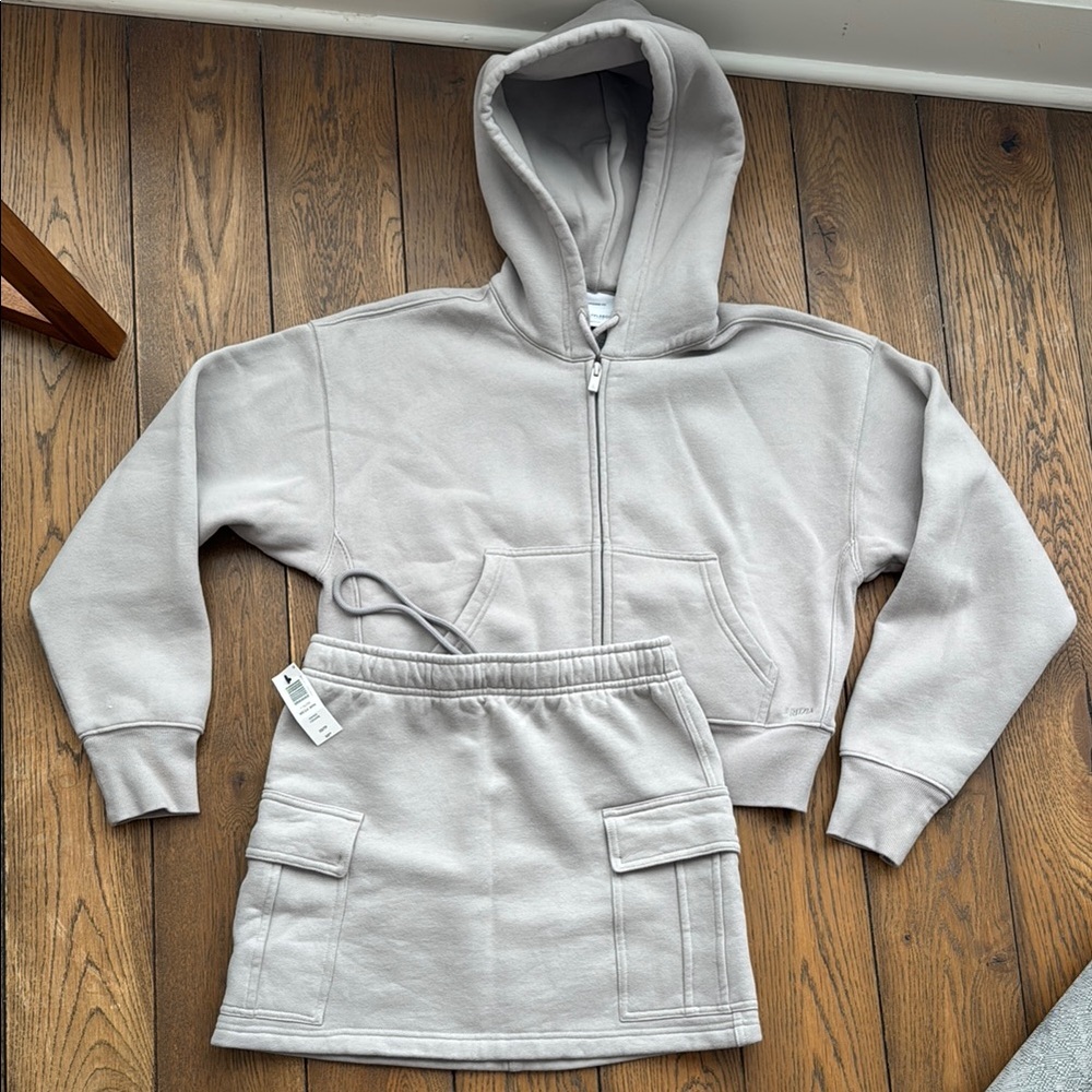 ARITZIA SET Ash gray sweat fleece cargo skirt and zip up hoodie set size xs